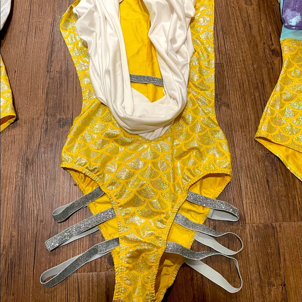 Roma unique bodysuit with head cover